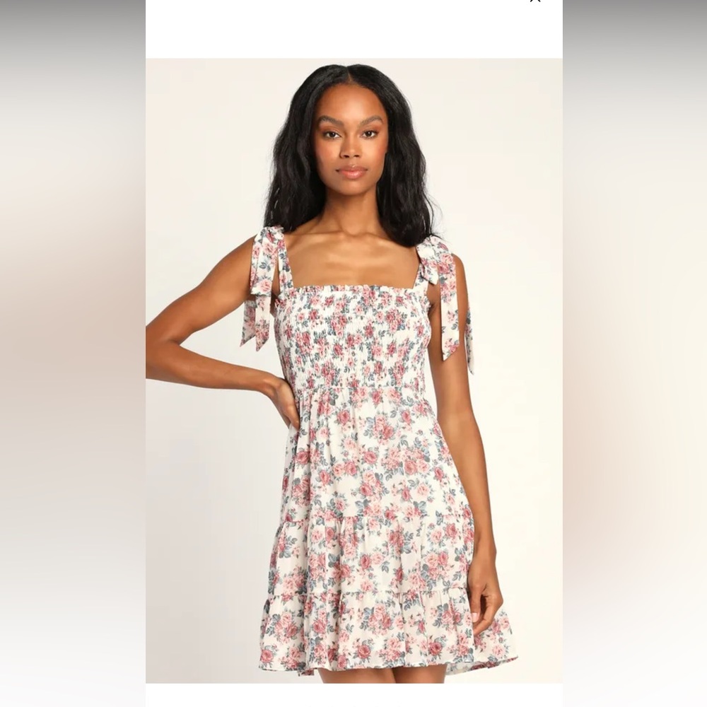 Daytime Magic White Floral Print Ruffled Tie Strap Mini Dress - size Small
